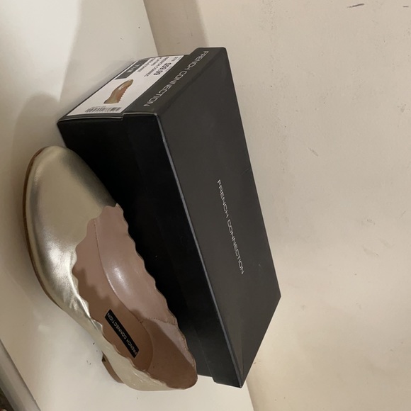 French Connection, size 7.5, gold flat shoe - Picture 3 of 5